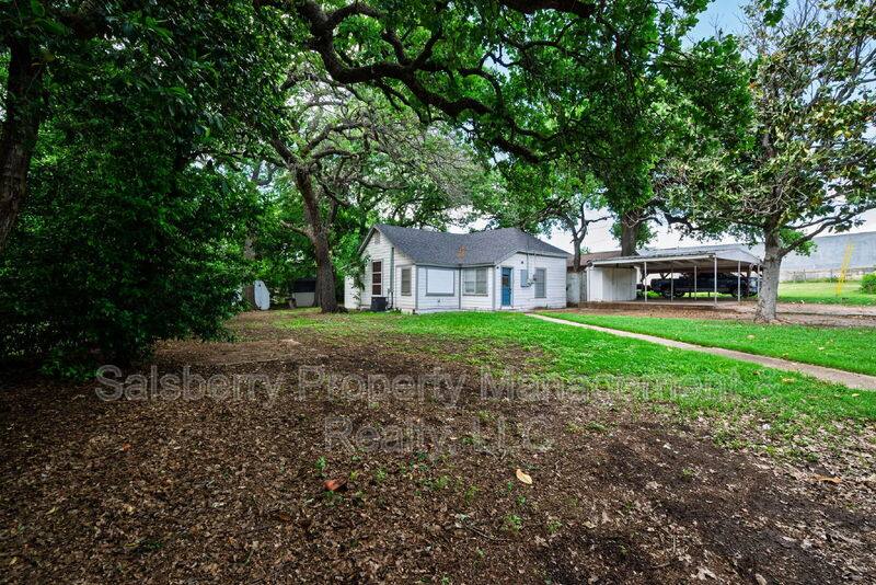 House for rent at 107 Windsor Court, Weatherford, TX 76086