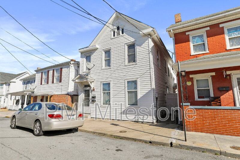 Apartment for rent at 721 2nd St #A, Martinsburg, WV 25404