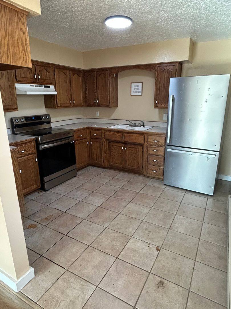 Apartment for rent at 1009 W Broadway, Bolivar, MO 65613