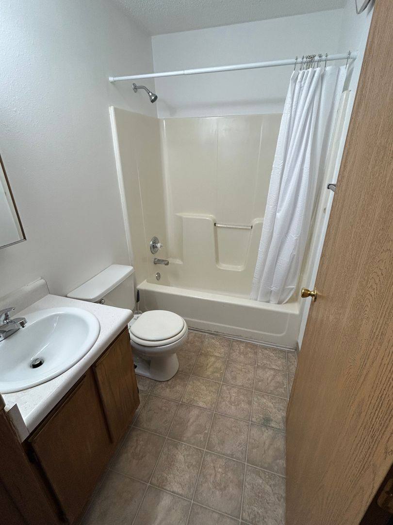 Apartment for rent at 208-220 Glenda Dr, Marshalltown, IA 50158