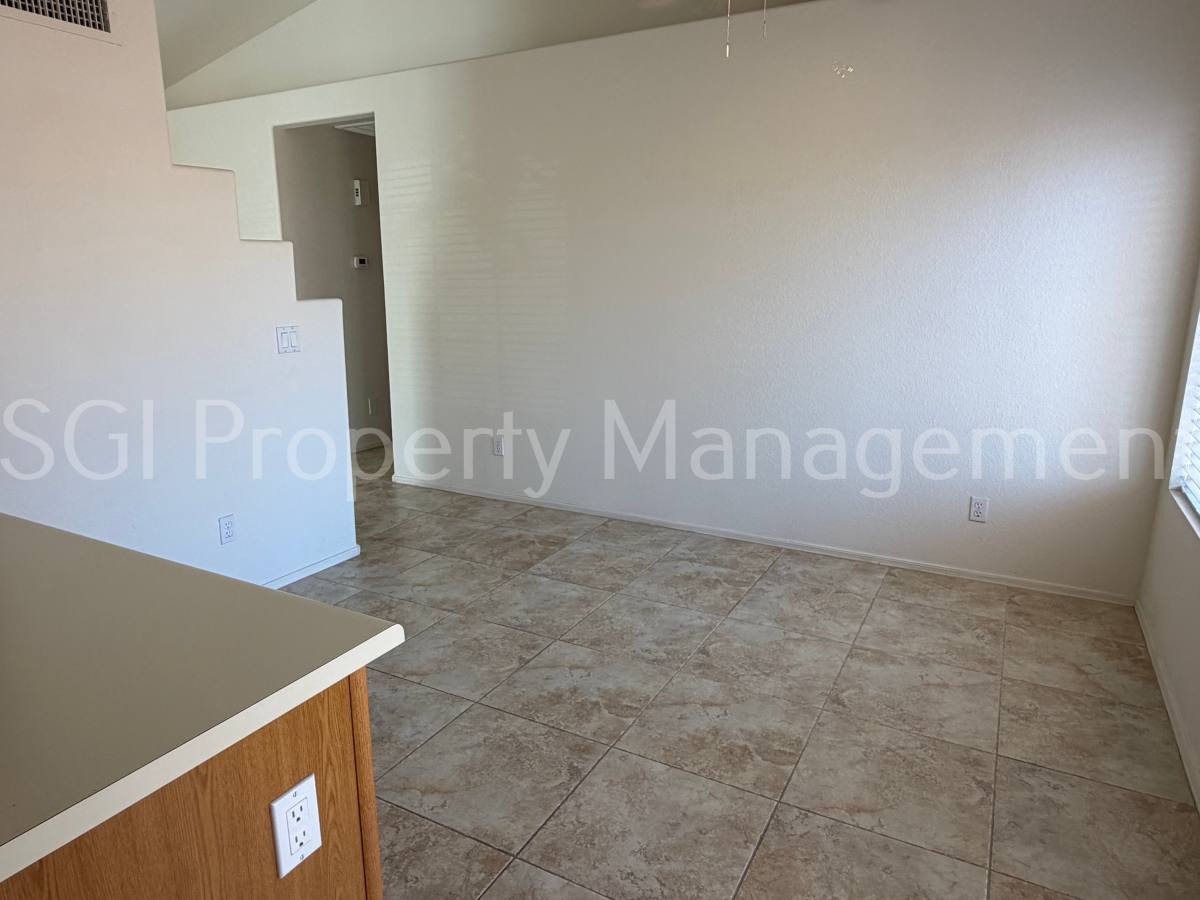 10318 W Missouri Ave, Glendale, AZ 85307 - House for Rent - Image 3