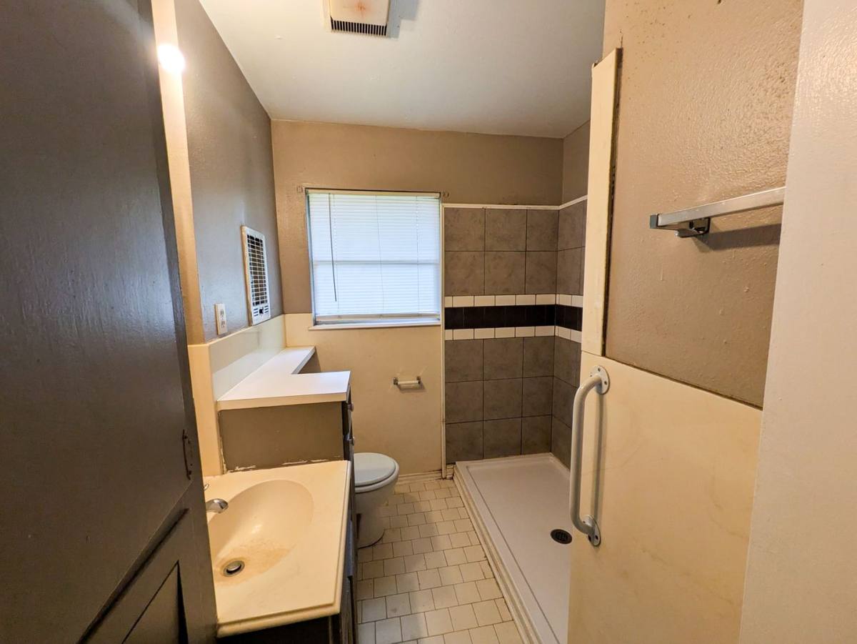 House for rent at 436 Gardenia Ave, Orange, TX 77630
