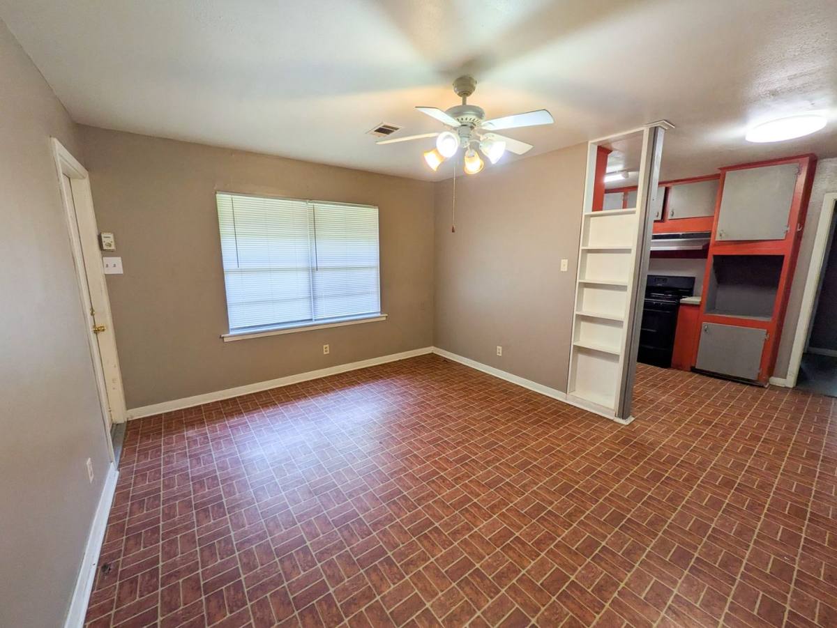 House for rent at 436 Gardenia Ave, Orange, TX 77630