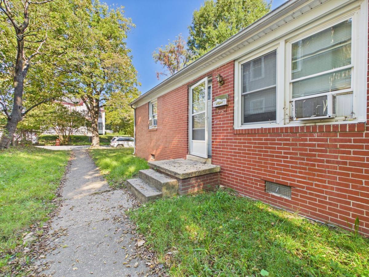 Apartment for rent at 2403 5th Ave #1, Richmond, VA 23222