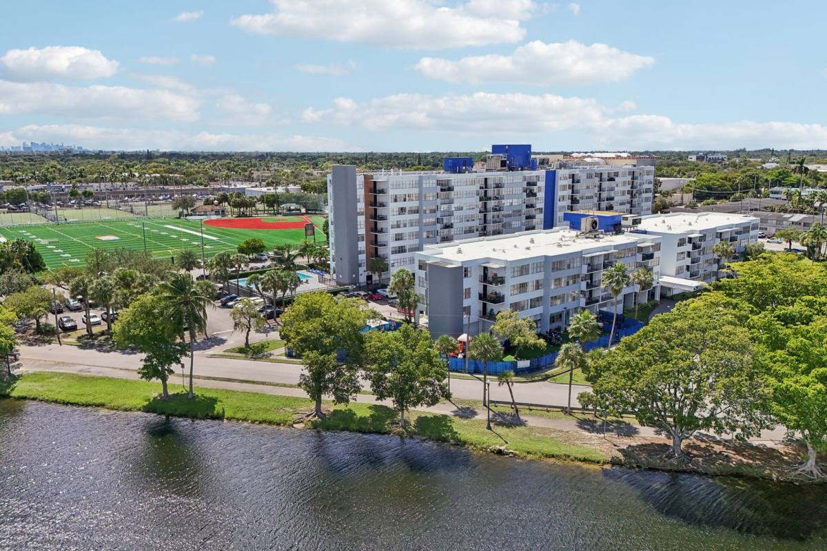 Apartment for rent at 1551 NE 167th St, Miami, FL 33162