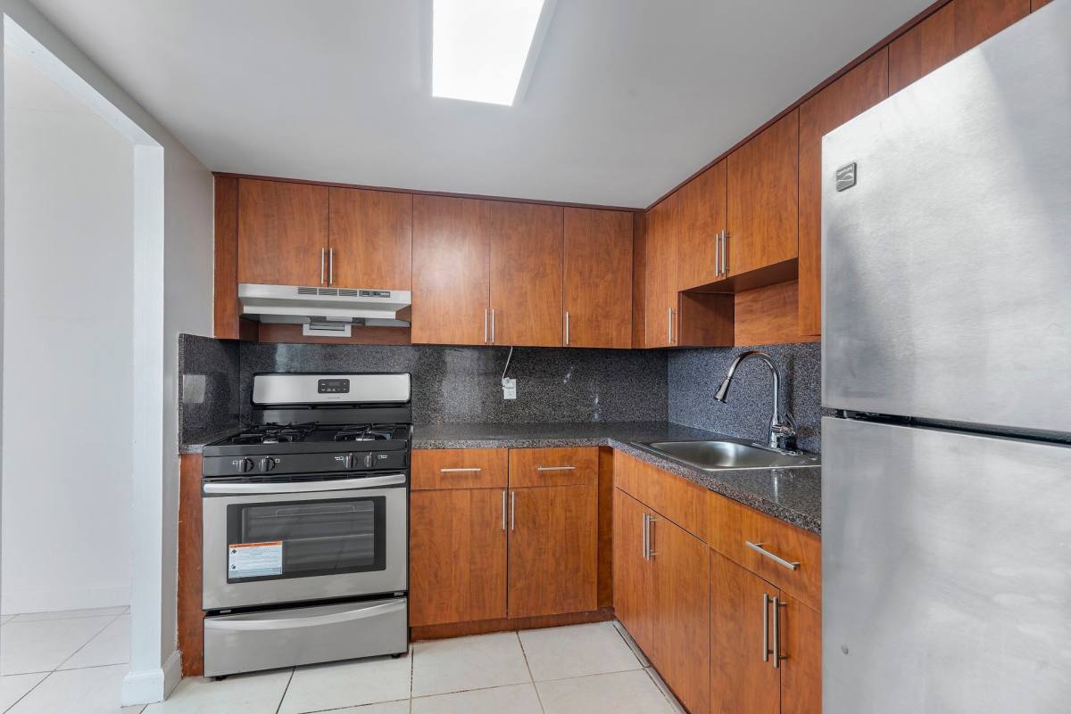 Apartment for rent at 1551 NE 167th St, Miami, FL 33162