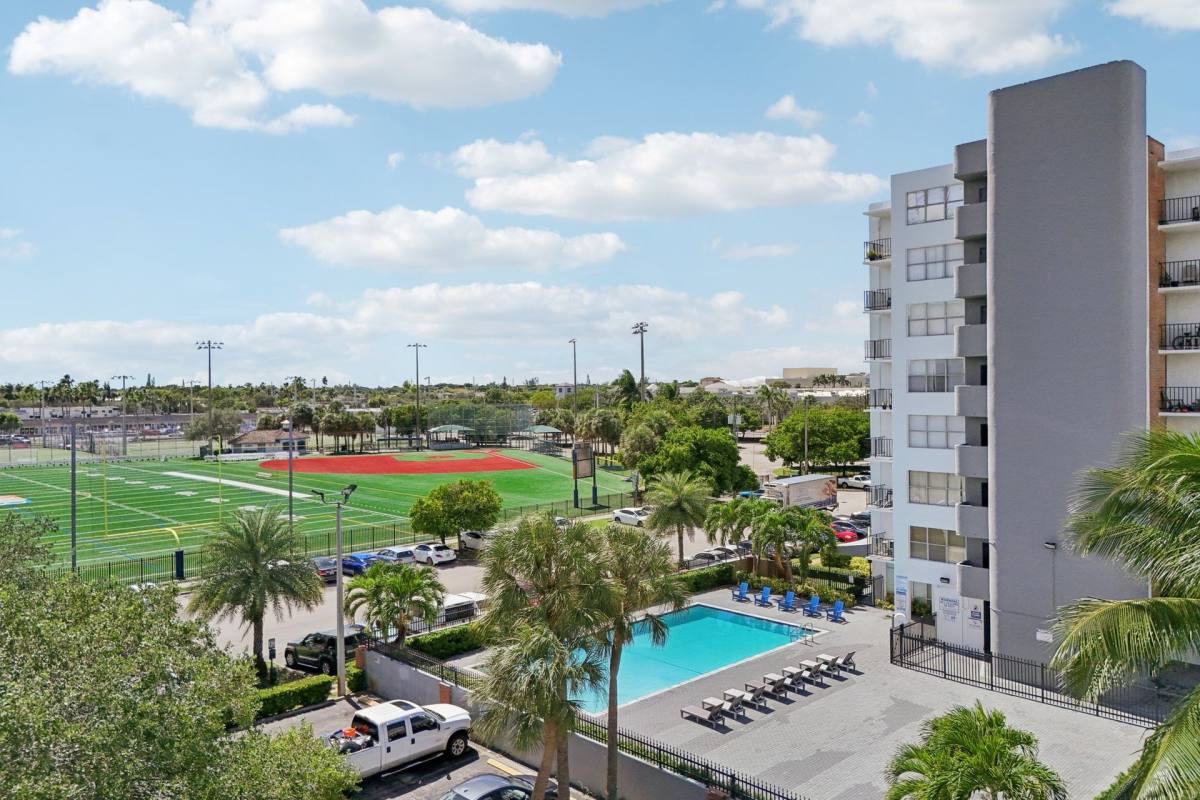Apartment for rent at 1551 NE 167th St, Miami, FL 33162