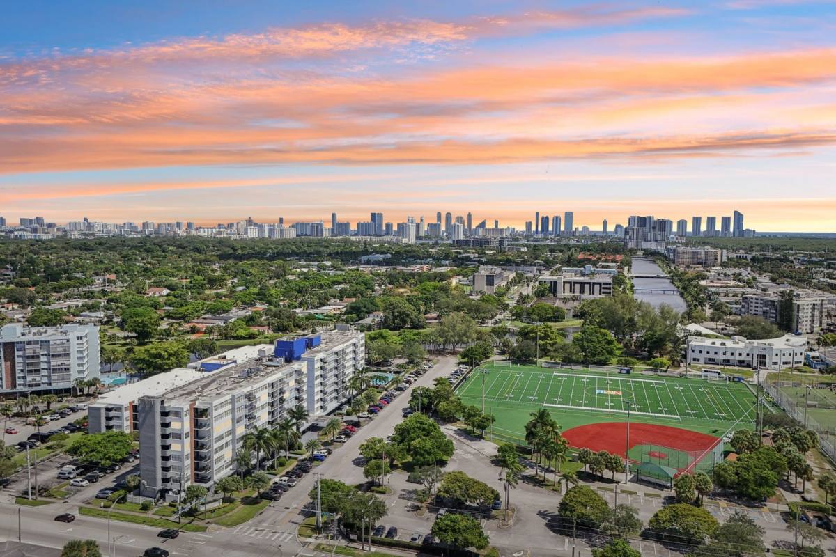 Apartment for rent at 1551 NE 167th St, Miami, FL 33162