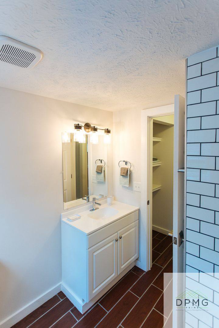 Apartment for rent at 331 E Hillsdale St, Lansing, MI 48933