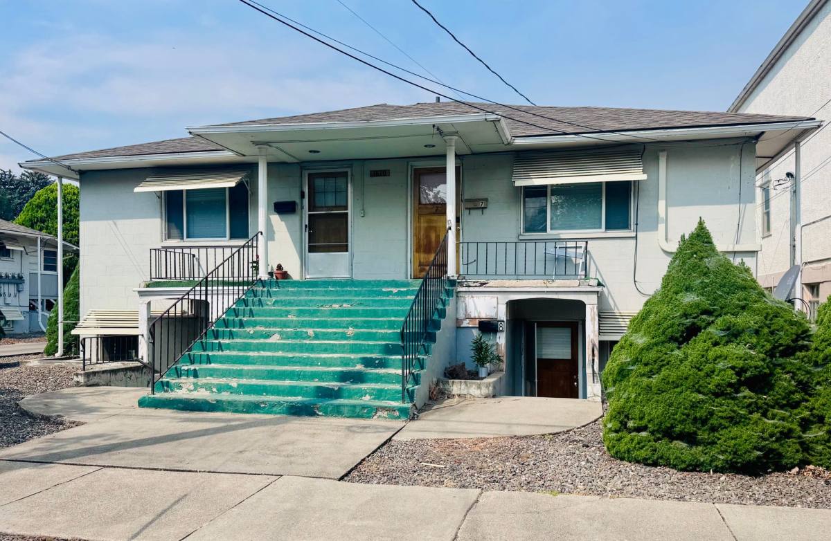 Apartment for rent at 1606 & 1608 1610 4th St, La Grande, OR 97850
