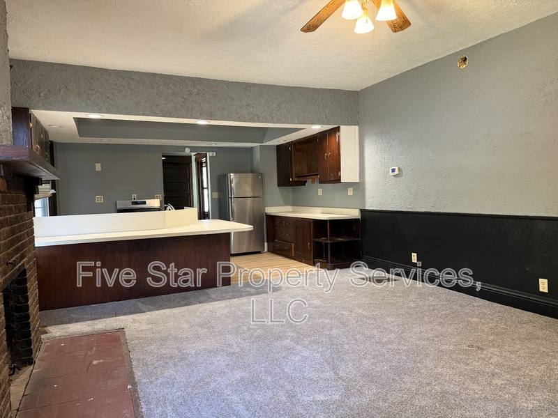 Apartment for rent at 229 W Allen St, Springfield, IL 62704