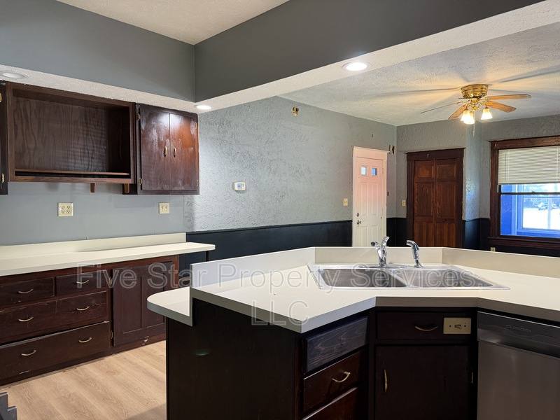 Apartment for rent at 229 W Allen St, Springfield, IL 62704