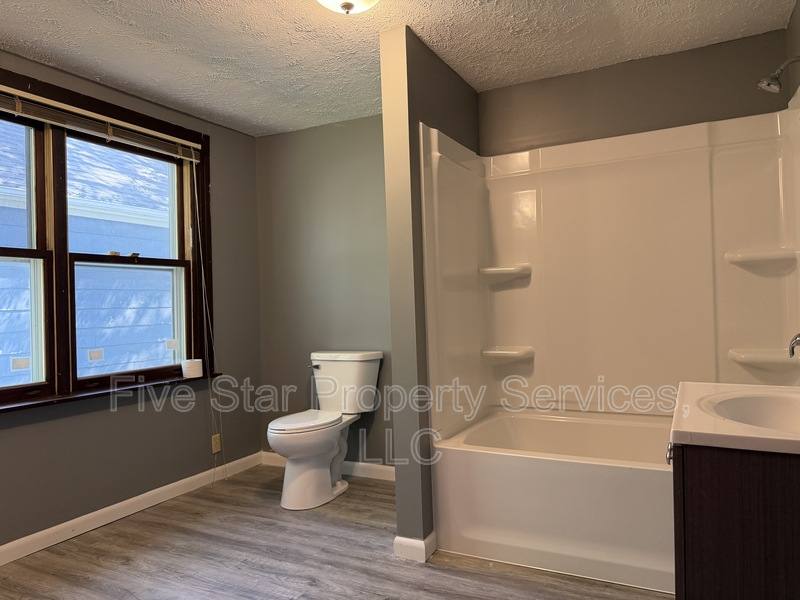 Apartment for rent at 229 W Allen St, Springfield, IL 62704