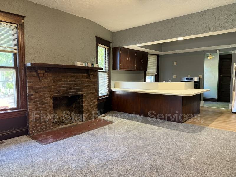 Apartment for rent at 229 W Allen St, Springfield, IL 62704