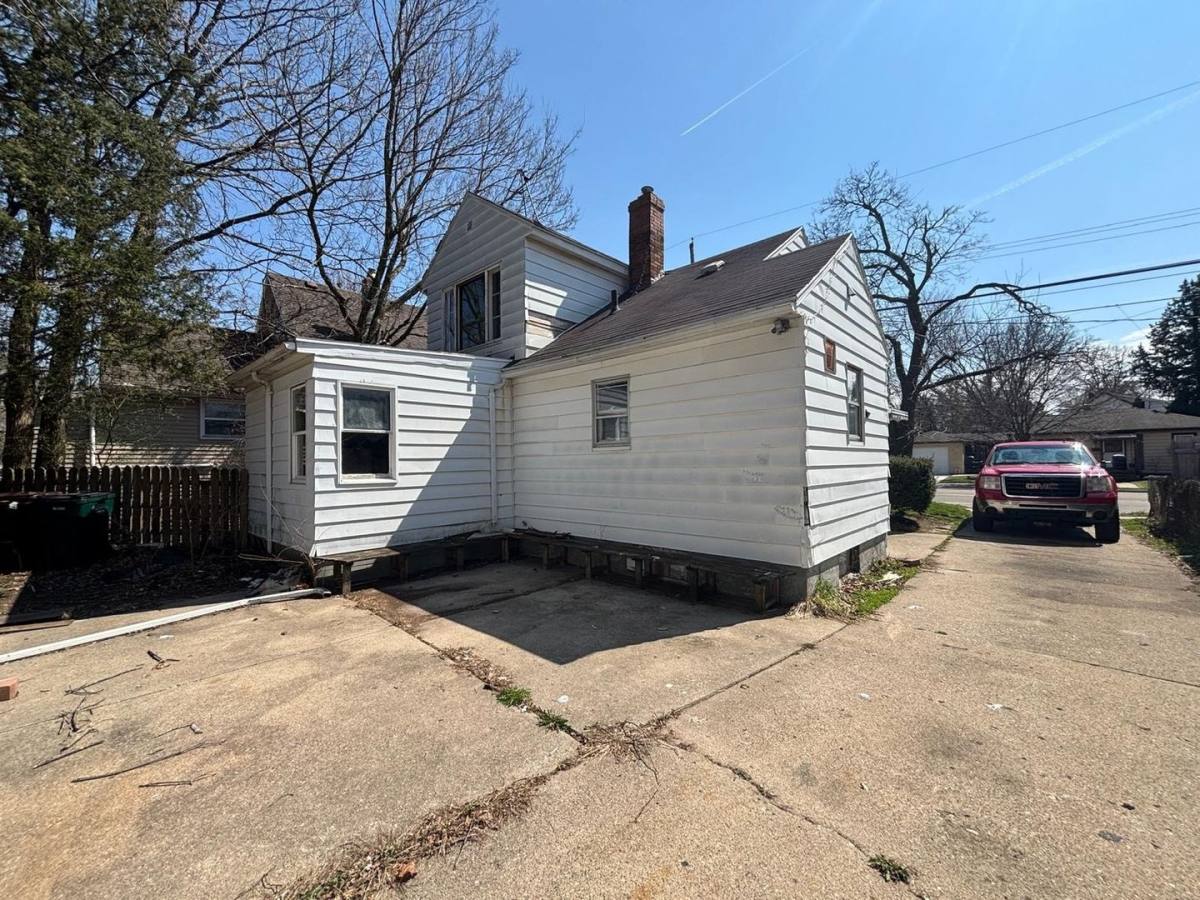 House for rent at 1216 W Mount Hope Ave, Lansing, MI 48910