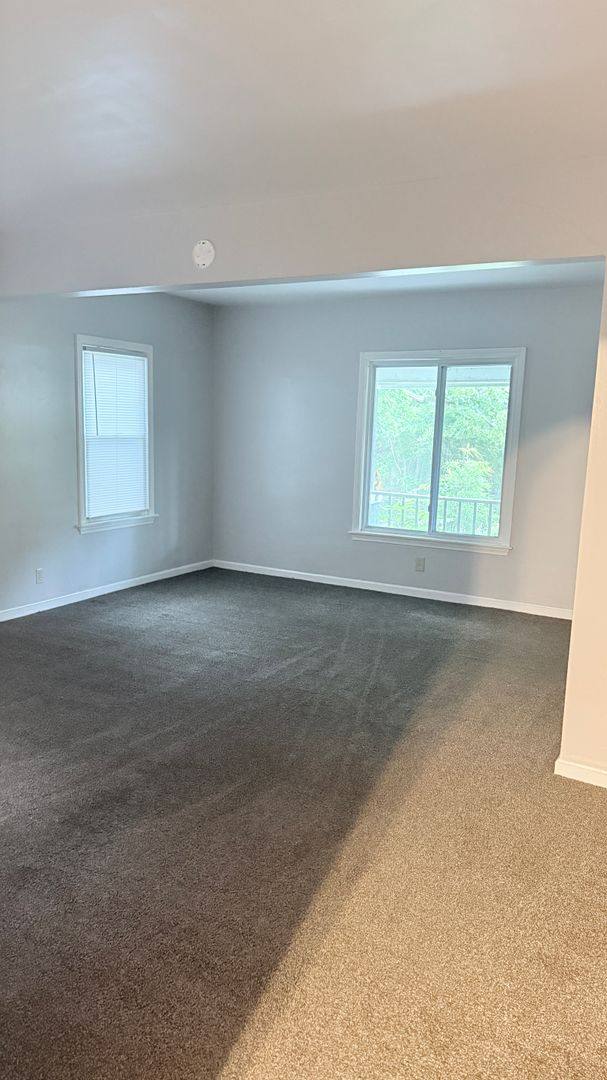 Townhouse for rent at 1012 Mount Jackson St, New Castle, PA 16102