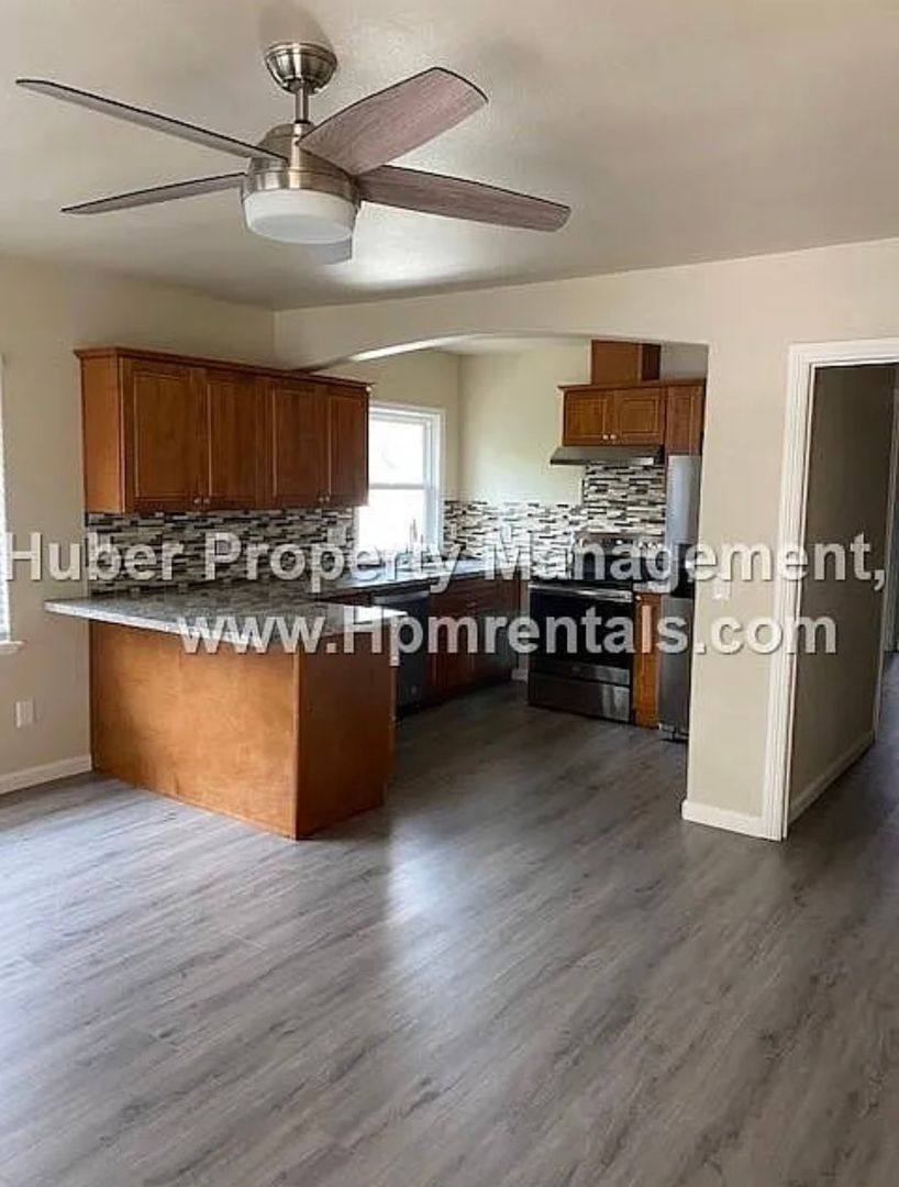 Apartment for rent at 189 College Way, Auburn, CA 95603