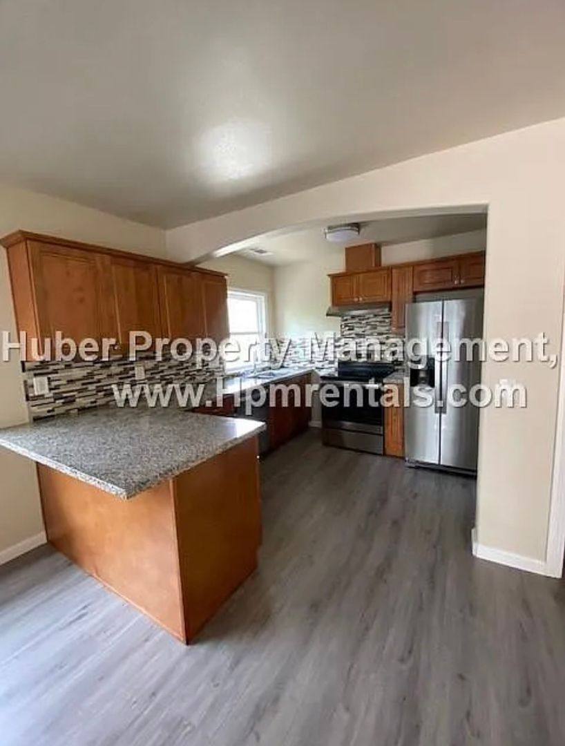 Apartment for rent at 189 College Way, Auburn, CA 95603