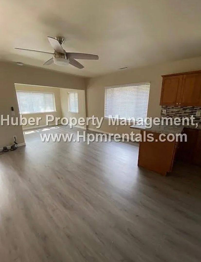 Apartment for rent at 189 College Way, Auburn, CA 95603