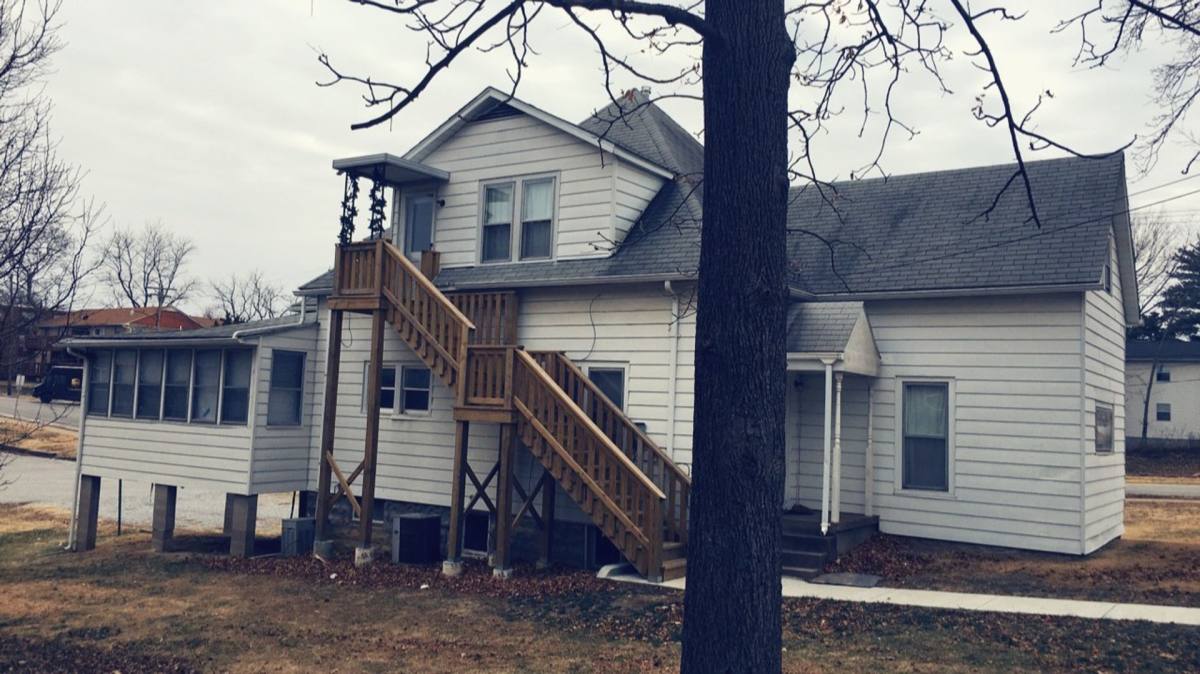 Apartment for rent at 511-1 2 W College, Carbondale, IL 62901