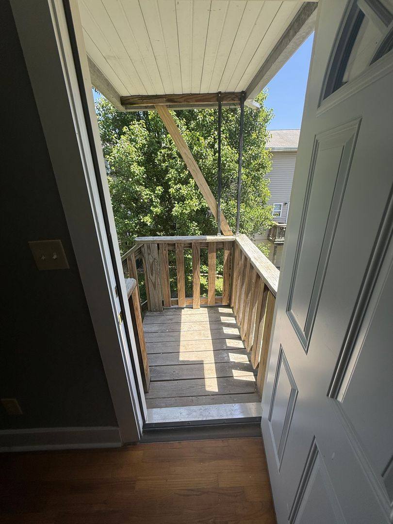 Apartment for rent at 511-1 2 W College, Carbondale, IL 62901