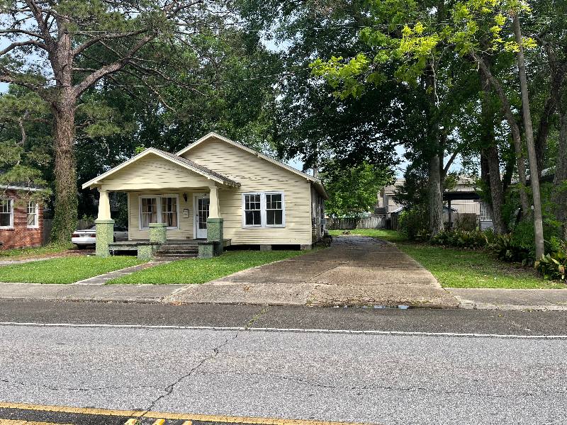 House for rent at 131B Center St, New Iberia, LA 70560