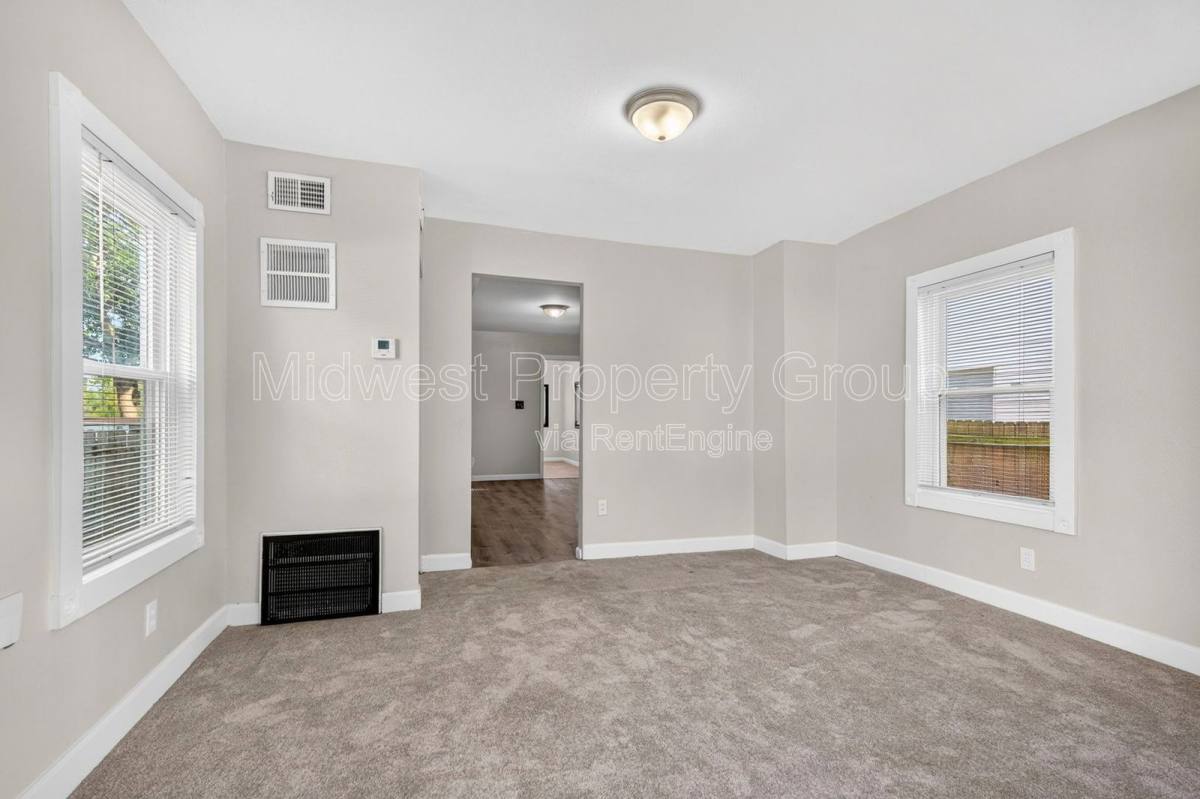House for rent at 3610 Manhattan Ave, St. Louis, MO 63143