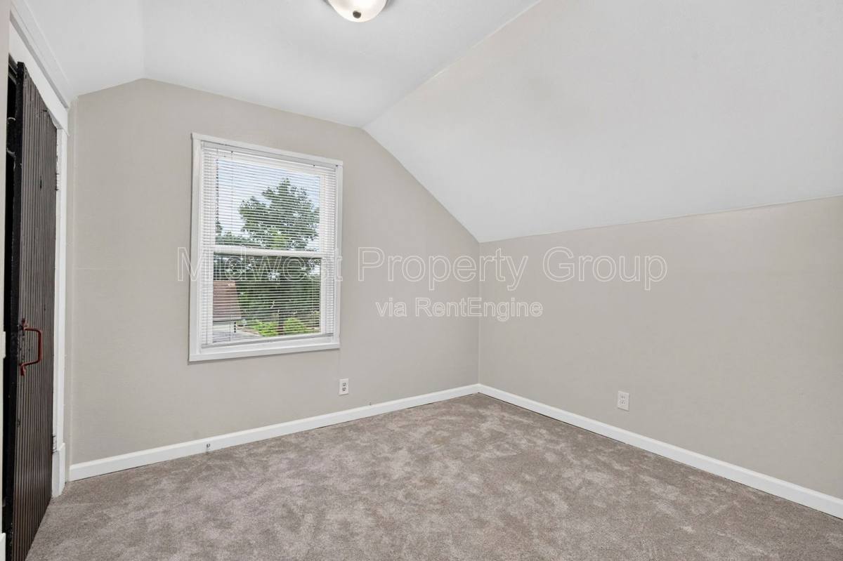 House for rent at 3610 Manhattan Ave, St. Louis, MO 63143