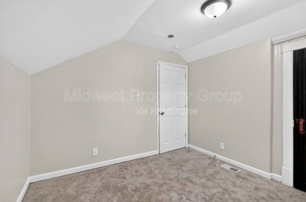 House for rent at 3610 Manhattan Ave, St. Louis, MO 63143
