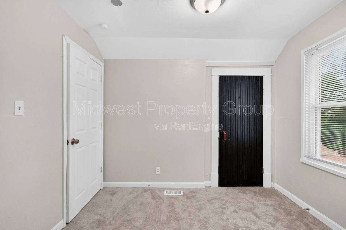 House for rent at 3610 Manhattan Ave, St. Louis, MO 63143
