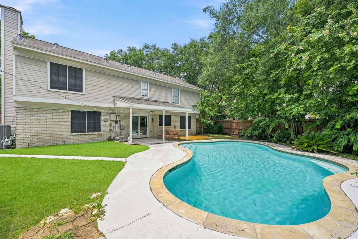 House for rent at 8130 Sunny Ridge Dr, Houston, TX 77095