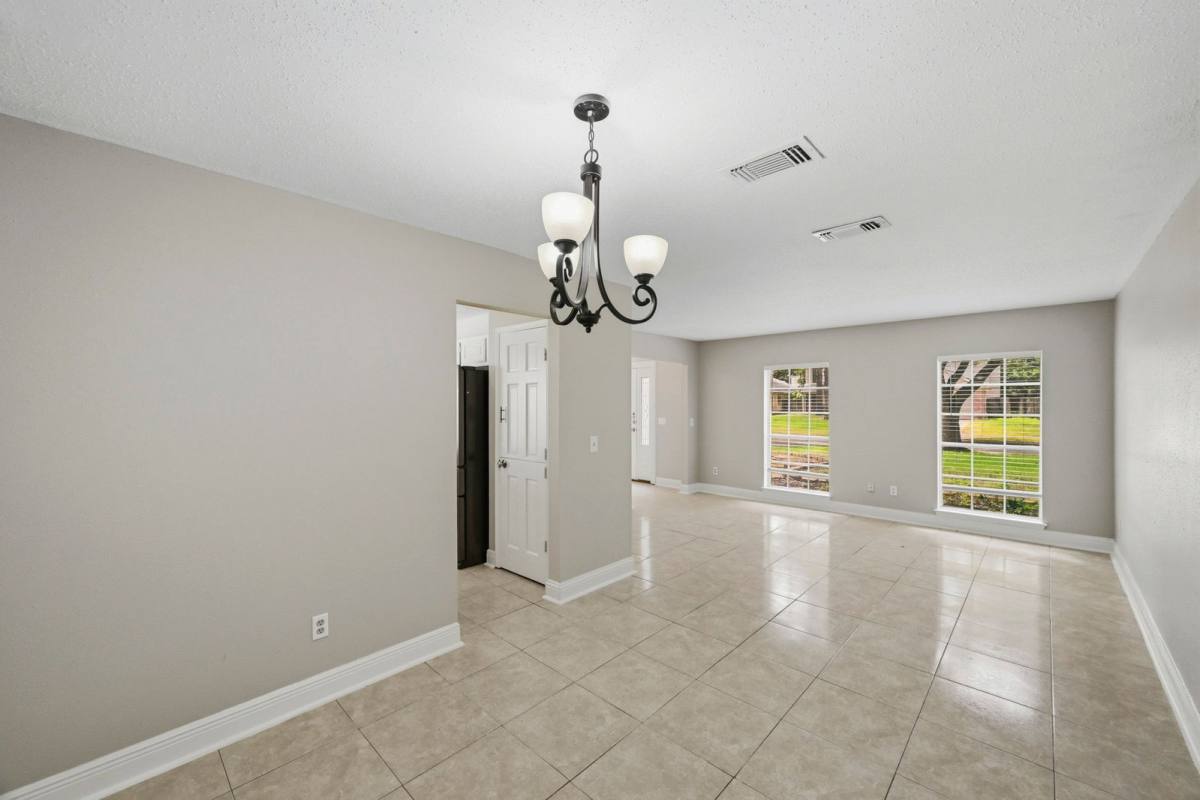 House for rent at 8130 Sunny Ridge Dr, Houston, TX 77095