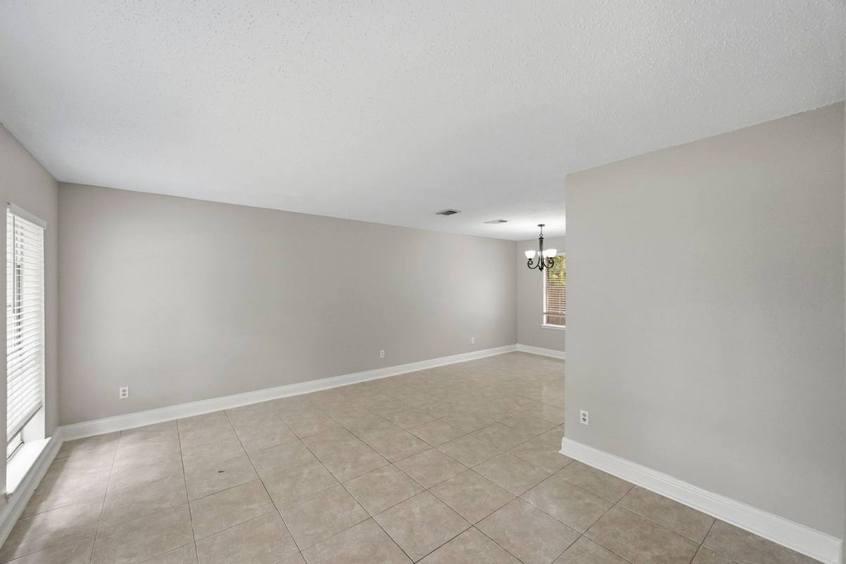 House for rent at 8130 Sunny Ridge Dr, Houston, TX 77095