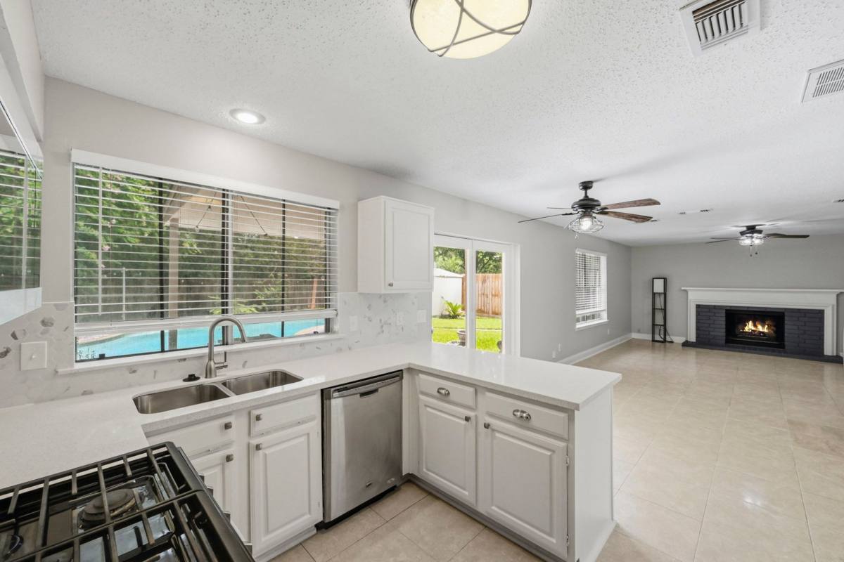 House for rent at 8130 Sunny Ridge Dr, Houston, TX 77095