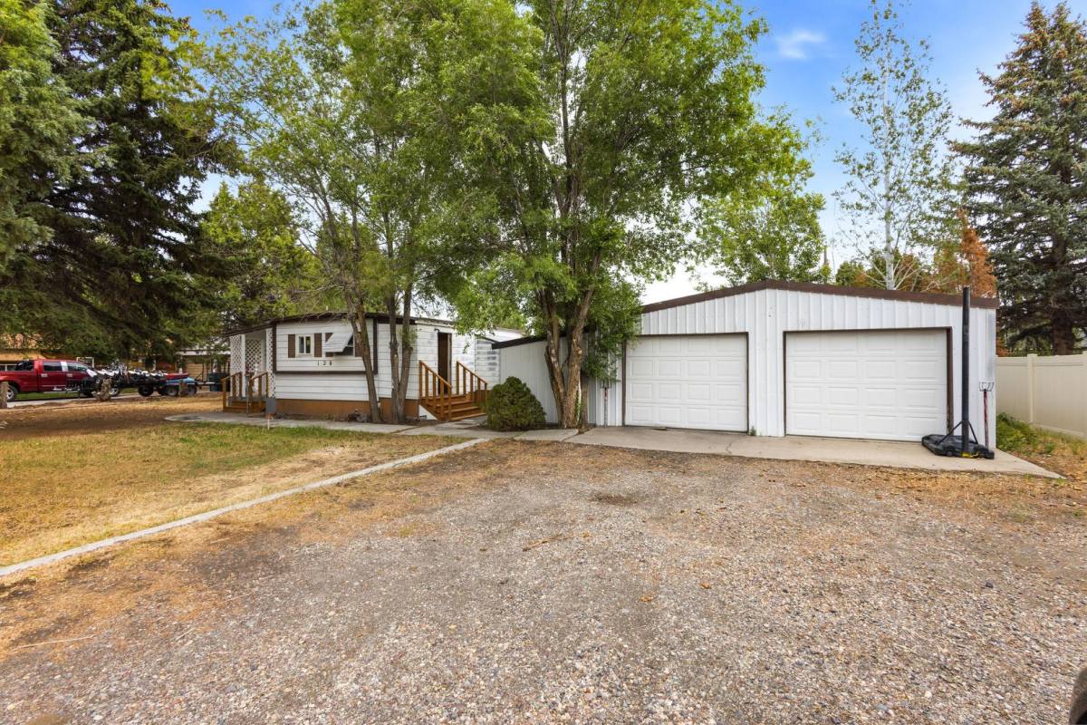 House for rent at 120 Parker Ave, Blackfoot, ID 83221