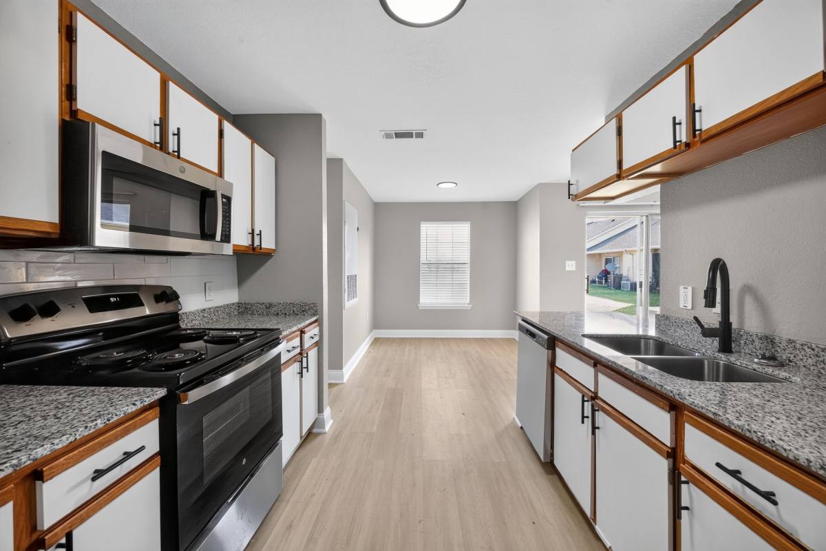 Townhouse for rent at 210 Stone Ave, Paris, TX 75460