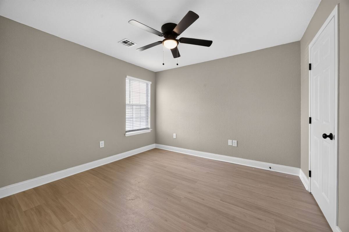 Apartment for rent at 1715 N Main St, Paris, TX 75460