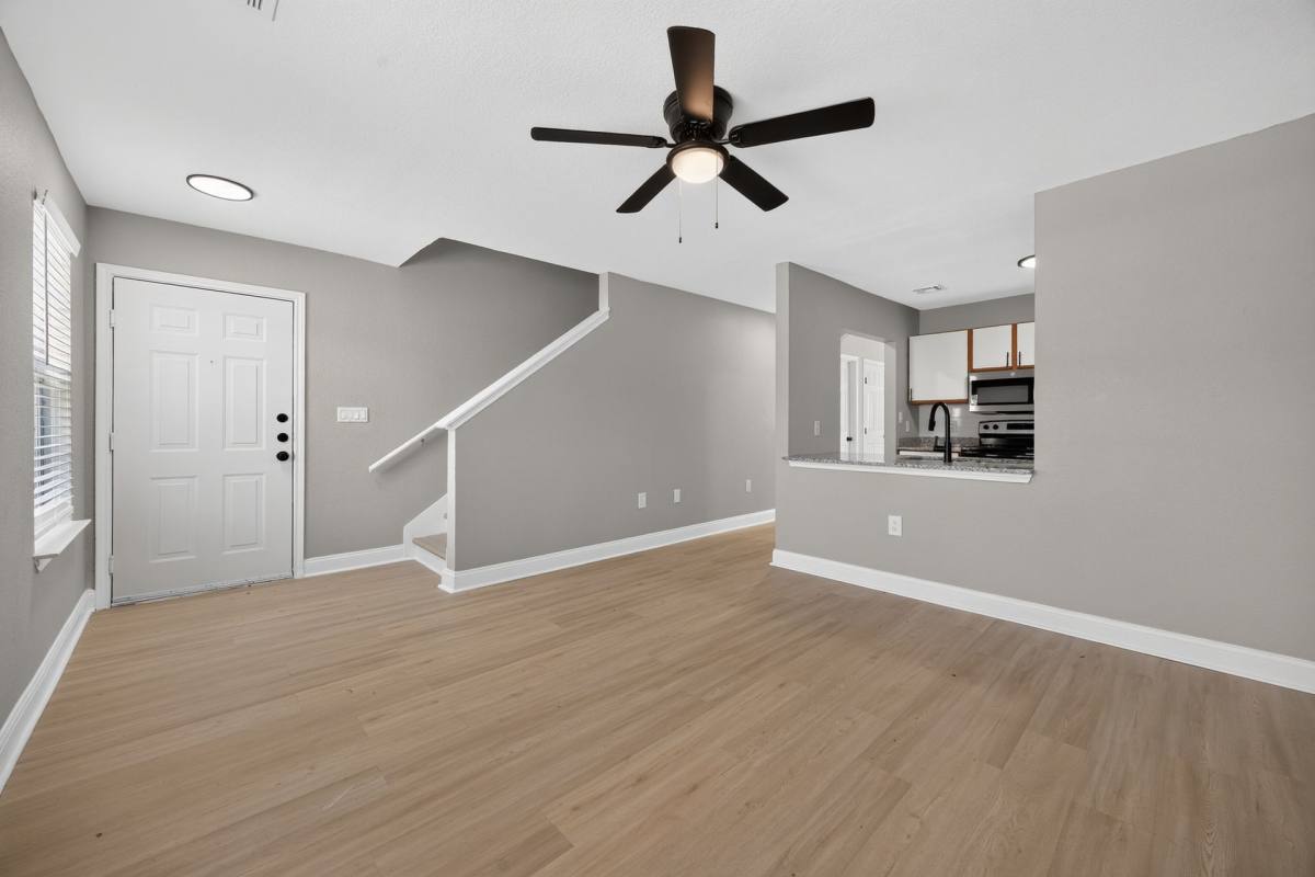 Apartment for rent at 1715 N Main St, Paris, TX 75460