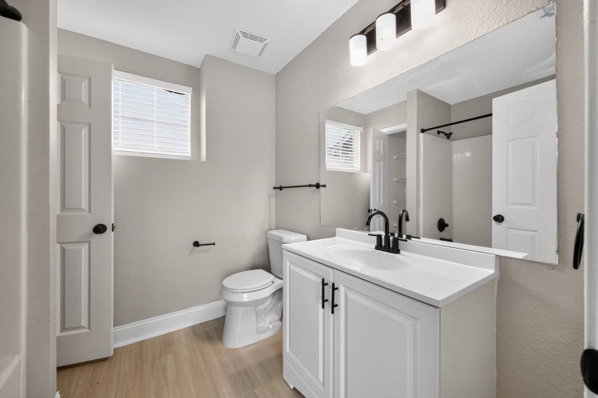 Apartment for rent at 1715 N Main St, Paris, TX 75460