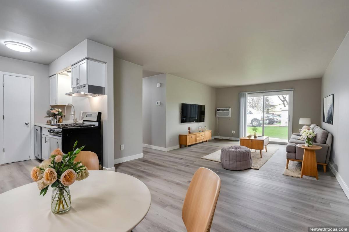 Apartment for rent at 1510-1520 Witzel Ave, Oshkosh, WI 54902