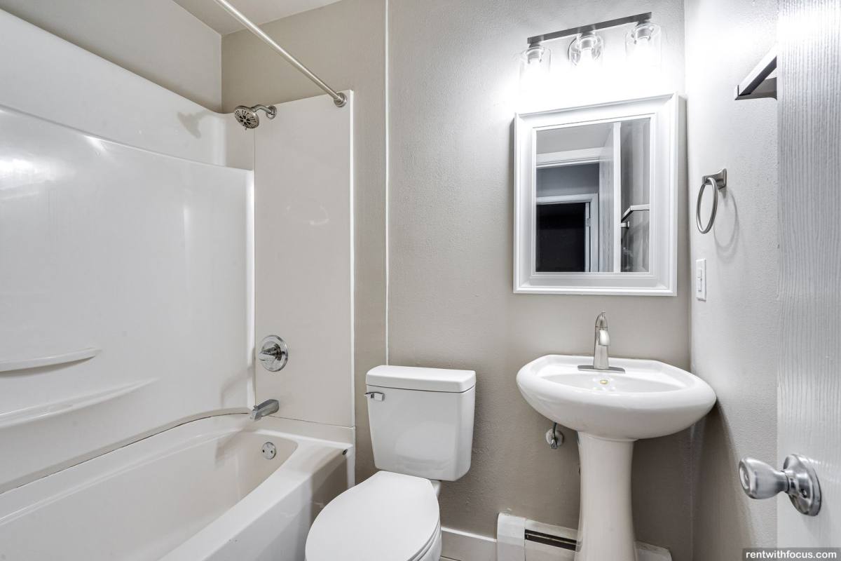 Apartment for rent at 1510-1520 Witzel Ave, Oshkosh, WI 54902