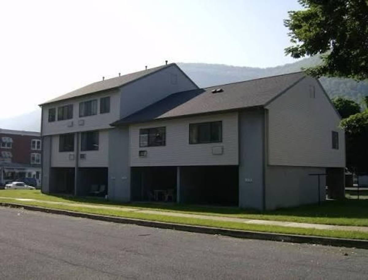 Townhouse for rent at 141 13th St, Renovo, PA 17764
