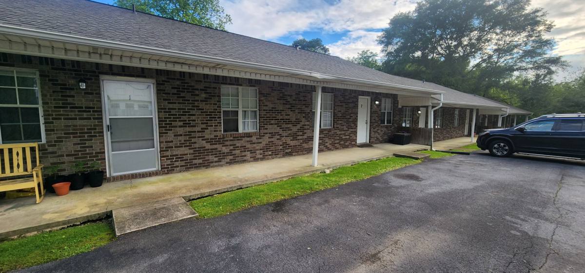 Apartment for rent at 471 4th St NW, Arab, AL 35016