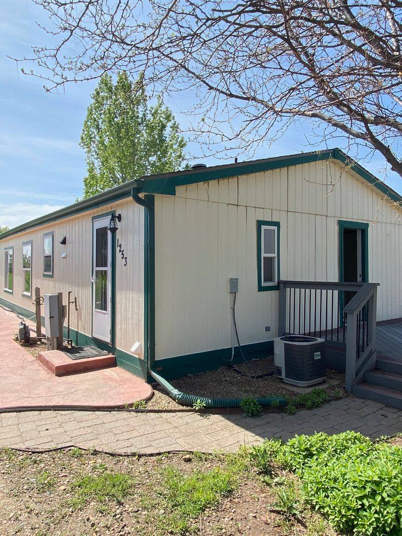 House for rent at 1253 N County Line Rd, Johnstown, CO 80534