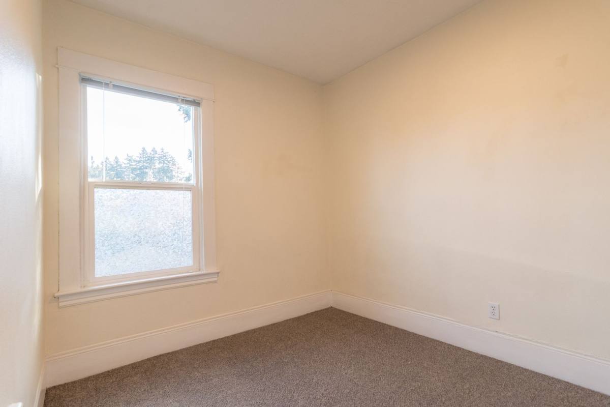 Apartment for rent at 6020 NE Glisan, Portland, OR 97213