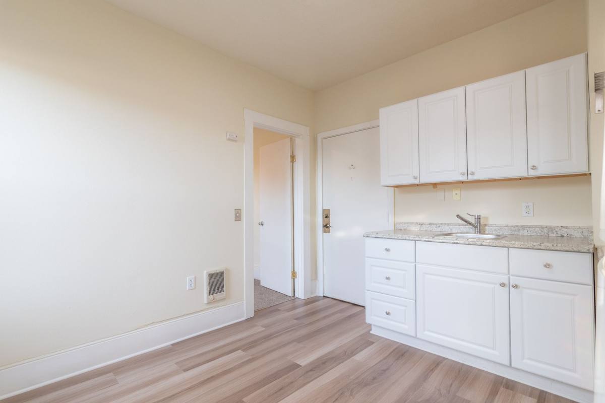 Apartment for rent at 6020 NE Glisan, Portland, OR 97213