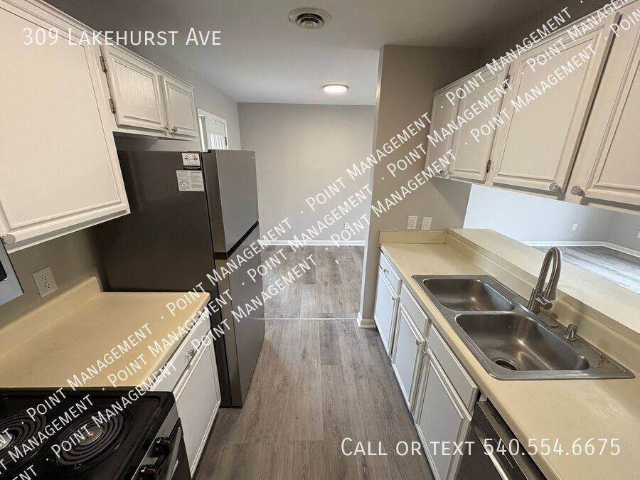 House for rent at 309 Lakehurst Ave, Salem, VA 24153