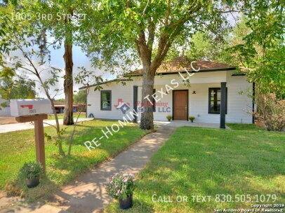 House for rent at 1005 3rd St, Floresville, TX 78114