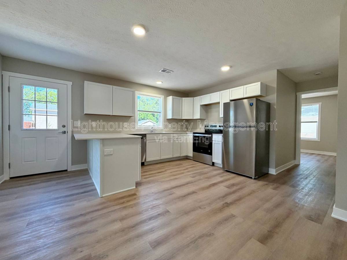 Apartment for rent at 310 Allen Ave #1, Muskegon, MI 49442