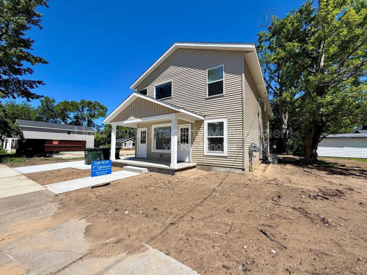 Apartment for rent at 310 Allen Ave #1, Muskegon, MI 49442